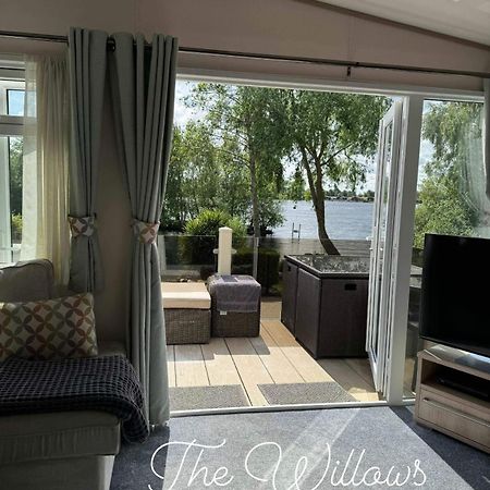 فندق The Willows Jet Ski Lake View Tattershall Lakes المظهر الخارجي الصورة